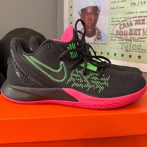 Nike KYRIE FLYTRAP II